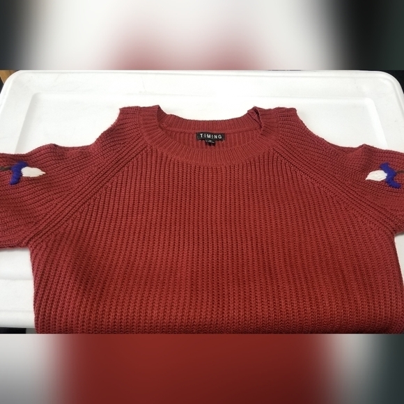Timing Flower Embroidered Open Shoulder Knit Sweater. Super Cute! Size M. - Picture 4 of 8